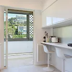 Lägenhet 2-br Sea View Private Parking Walk To Beaches Cannes