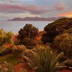 2-br Sea View Private Parking Walk To Beaches *