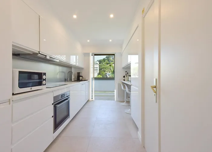 2-br Sea View Private Parking Walk To Beaches * Cannes