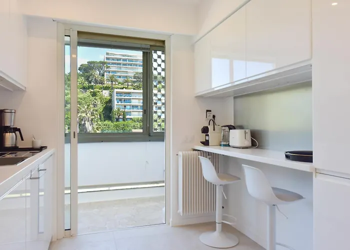 Lejlighed 2-br Sea View Private Parking Walk To Beaches Cannes