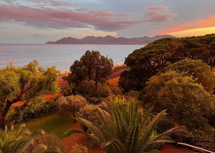 2-br Sea View Private Parking Walk To Beaches *